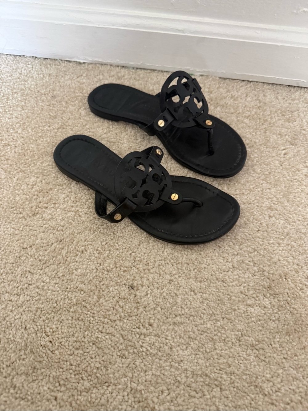 Tory Burch Sandals Miller Thong in Black Leather - Picture 4 of 8